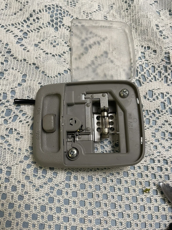 2000-2006 Nissan Sentra GXE Sport XE Interior Roof Dome Light Assembly Gray - Image 2 of 4