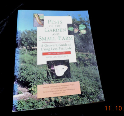 Pests of the Garden and Small Farm: A Grower's Guide to Using Less Pesticide