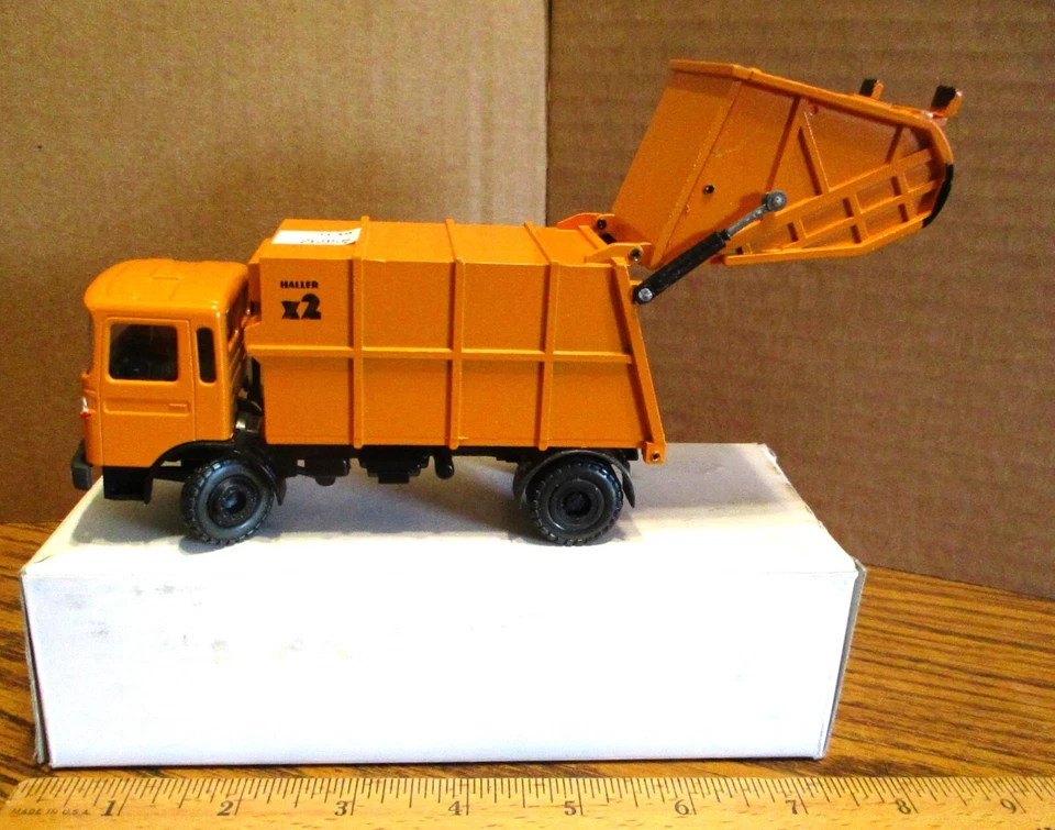 Rare Conrad 3139 M.A.N Haller X2 Garbage Trash Truck Toy 1/50 Rear Load Die Cast - Image 4 of 4