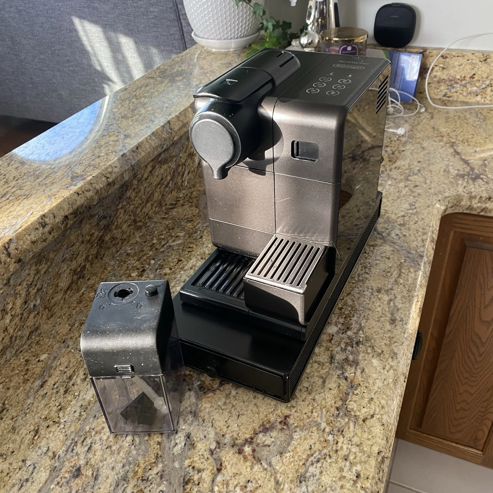 DeLonghi America, Inc EN560B Lattissima Touch Espresso Machine, Washed Black