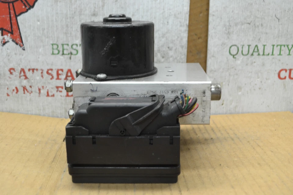 2013-15 Nissan Armada ABS Antilock Brake Pump Control 476609GE0C Module 532-11B2 - Image 3 of 4