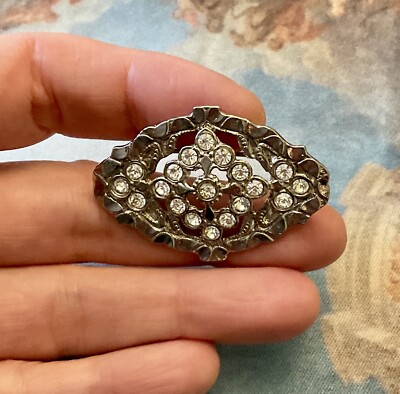 Belle Broche Ancienne En Strass Sur Métal Argenté - Occasion