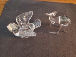 BLOWN GLASS BIRD FIGUERINE AND BLOWN GLASS KANGAROO