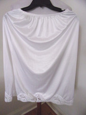 VINTAGE PRETTY WAIST 22"/24" LACE HEMLINE WHITE NYLON 1/2 SLIP MAKE OFFER