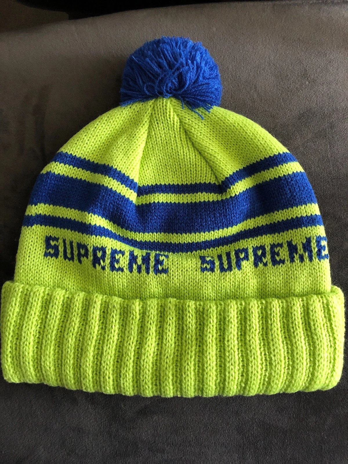 Bonnet Supreme Classic Stripe épuisé semaine 10 Fw18 en main 100% authentique
