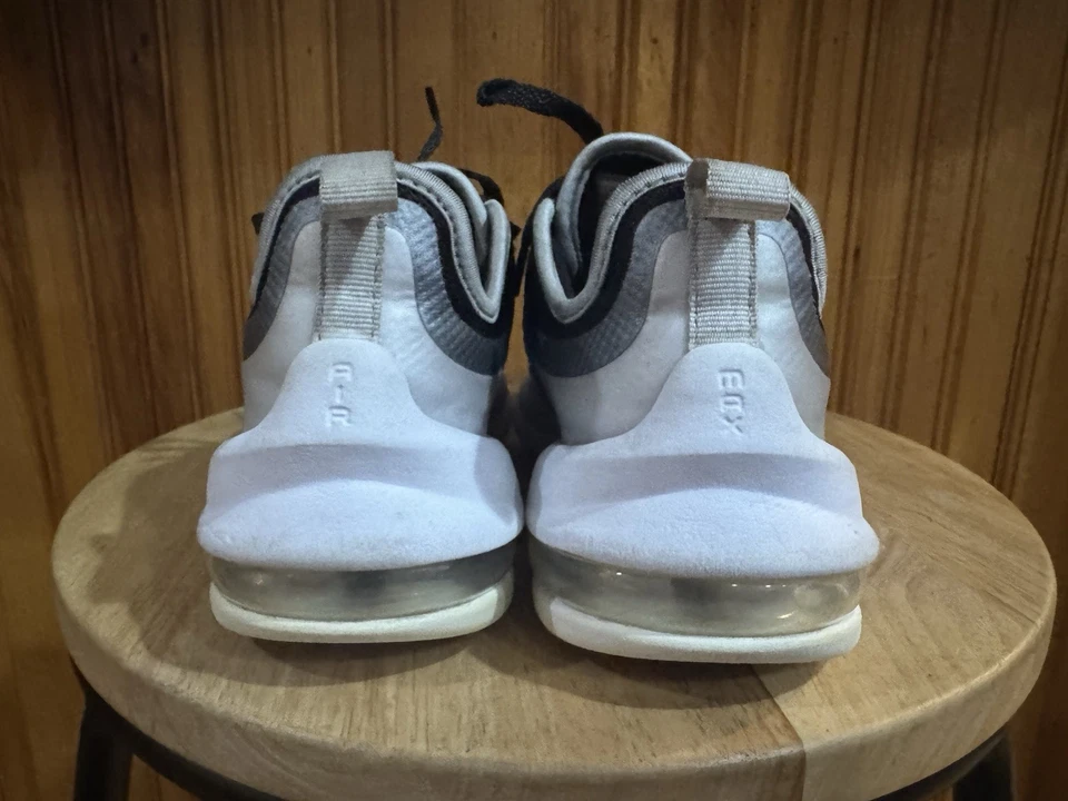 Nike Air Max Axis Low Black Sport Red Platinum Sneakers size 2.5Y AH5223-009 - Image 2 of 4