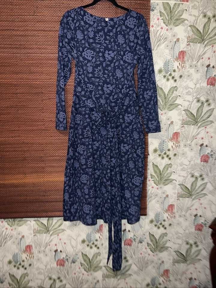 Vestido para mujer Pact calce medio y acampanado con corbata batik vine azul marino francés Foto 2 de 4