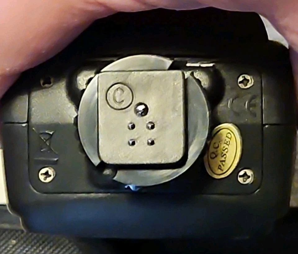 Vivitar Series 1 Power Zoom AF DSLR Flash  DF-383-CAN  Case, Flash, Instructions - Image 4 of 4