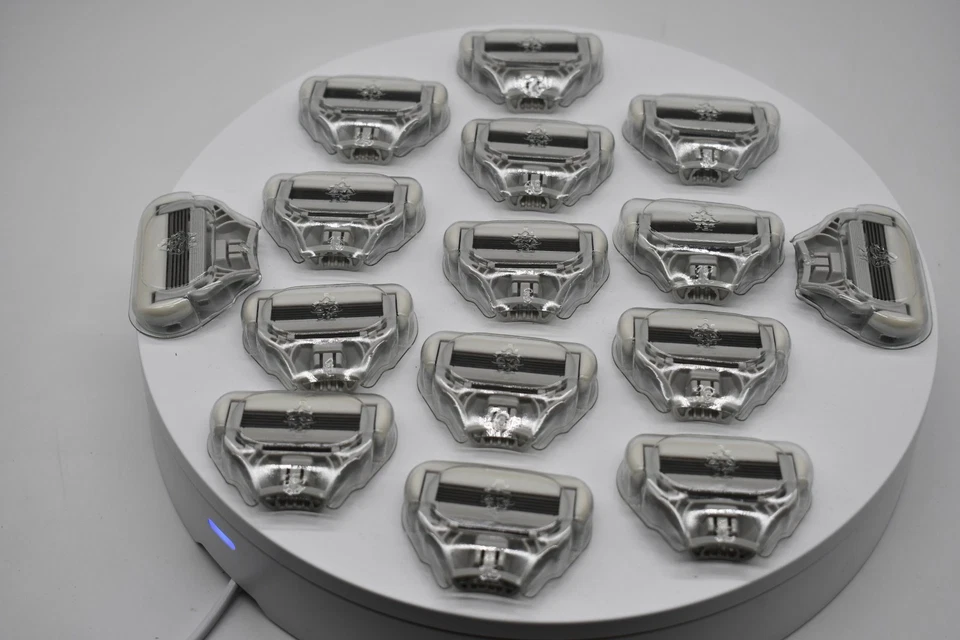 Lot of 30 NEW & GENUINE FLAMINGO Women's Razor 5-Blade Refills Razors for Women