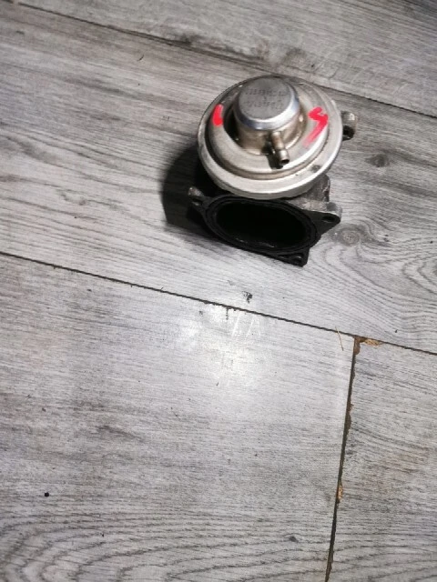 VALVOLA EGR VW GOLF IV JETTA PASSAT POLO TOURAN LUPO 1.9 2.0 TDI 038131501K Foto 2 de 4