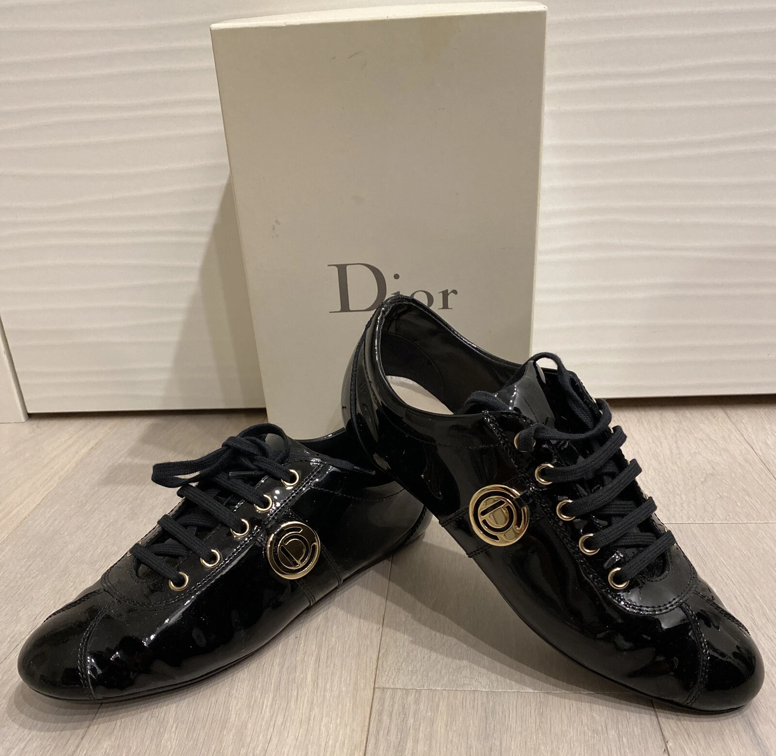 Baskets mode femme Dior cuir de veau verni noir logo doré taille EU 38