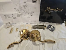 Grandeur Bellagio Privacy Door Lever Georgetown Rosette Lifetime Brass