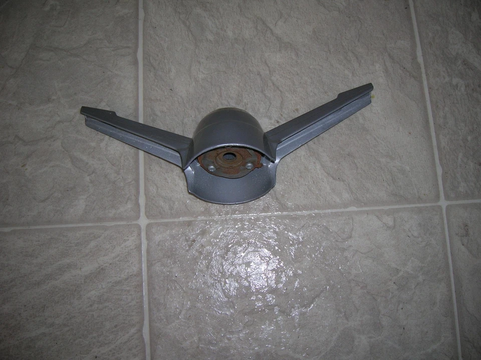 1966 庞蒂亚克 A 身体(GTO、柠檬、暴风雨)喇叭条带帽 — 第 2/4 张图片