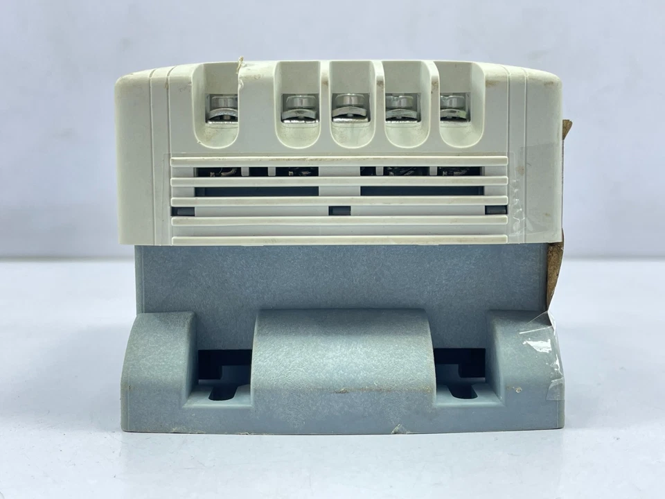 Legrand 44261 Circuit Isolation Transformer 230/400V 115/230V 40VA/50VA 1 Phase - Image 4 of 4