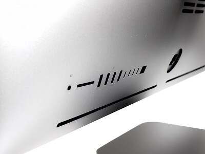 Apple iMac Pro ・ 18-core 2.3GHz ・ 512GB RAM ・ 8TB SSD ・ Vega