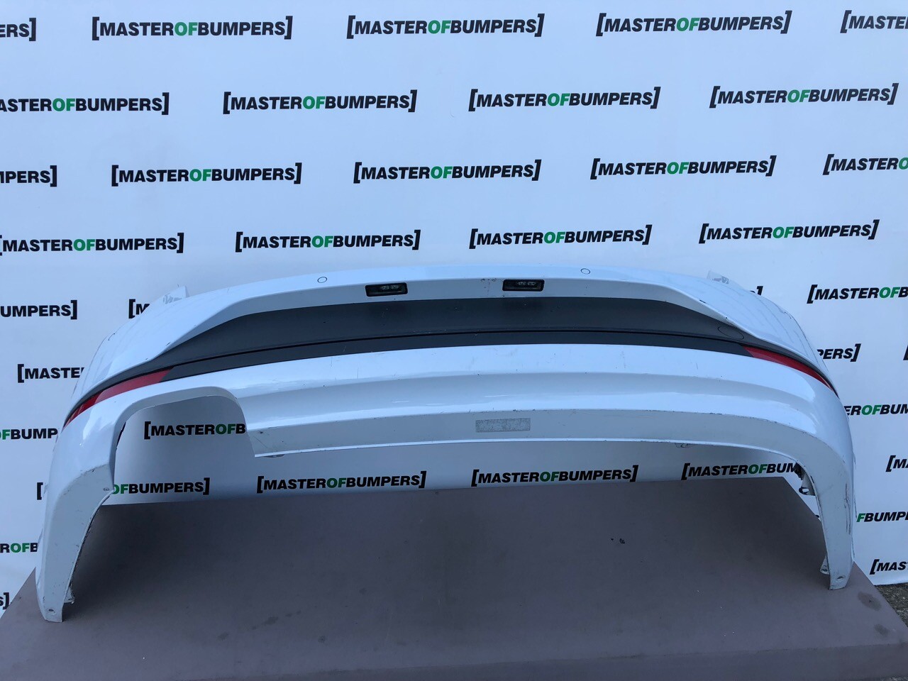 SEAT LEON FR ESTATE 20132016 REAR BUMPER IN WHITE FULLY COMPLETE