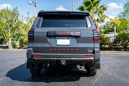 Guardabarros Rally Armor UR con logotipo rojo para Toyota 4Runner 2025 - Imagen 7 de 9