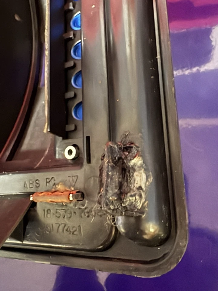 HUMMER H2 2003-2007 CONSOLA PALANCA DE CAMBIOS BISEL Y PORTAVASOS PANEL DE CUBIERTA (para piezas) Foto 4 de 4