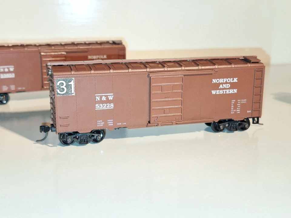 Roundhouse Norfolk & Western Boxcars x 3. Numbered. Good cond. HO Scale.  No Box - Image 4 of 4
