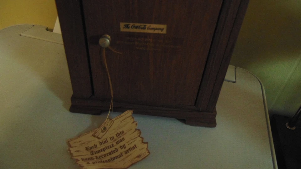 Coca-Cola Clock Desk Top 1990s Battery Operated NOB - Image 4 of 4