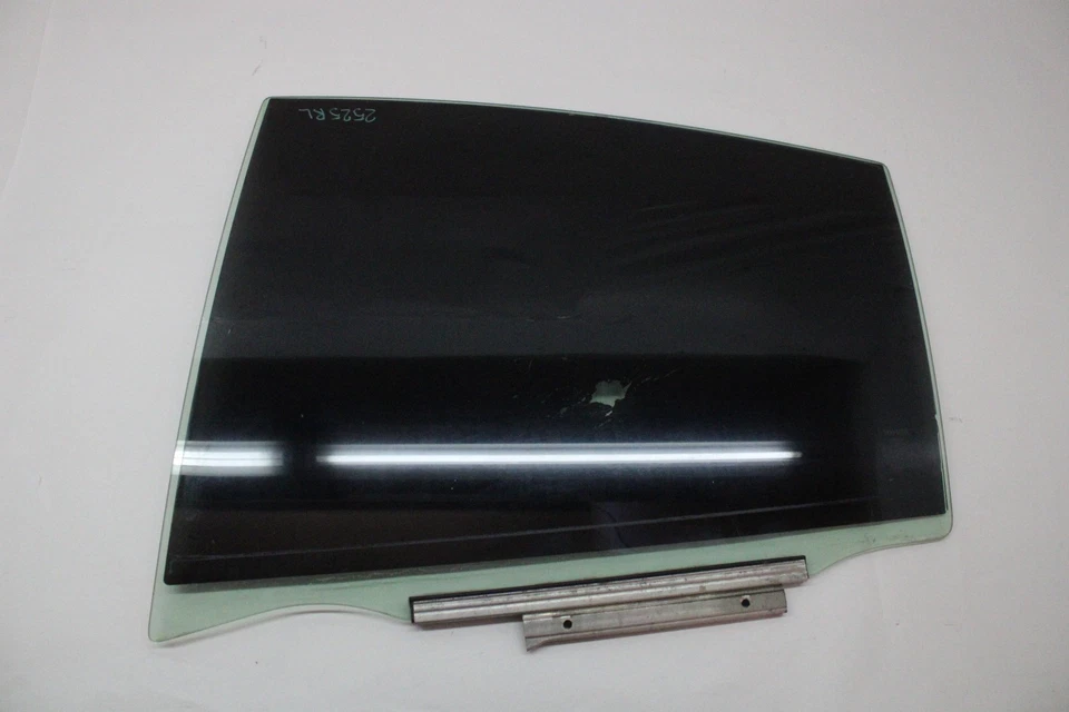 Toyota Prius C 2014 puerta trasera izquierda ventana cristal fabricante original 12 13 14 15 16 17 18 19 Foto 3 de 4