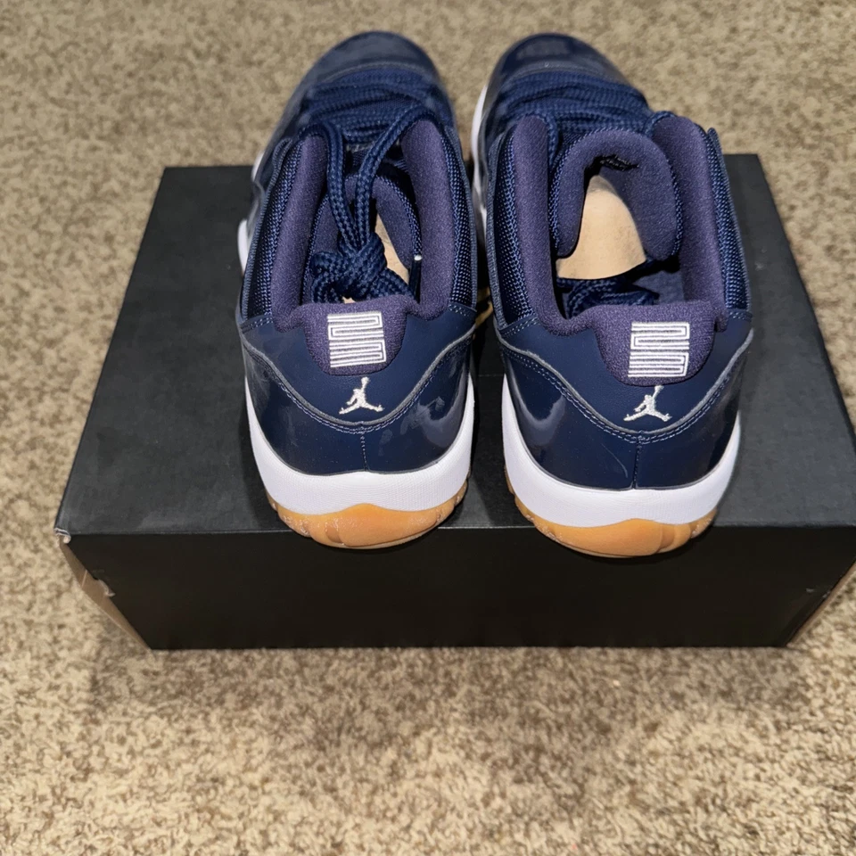 Goma Air Jordan 11 Retro Low Navy Foto 2 de 4