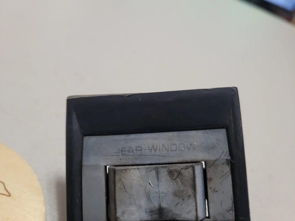 73-91 雪佛兰 GMC K5 Blazer Jimmy 后窗开关装饰边框尾门 80 — 第 3/4 张图片