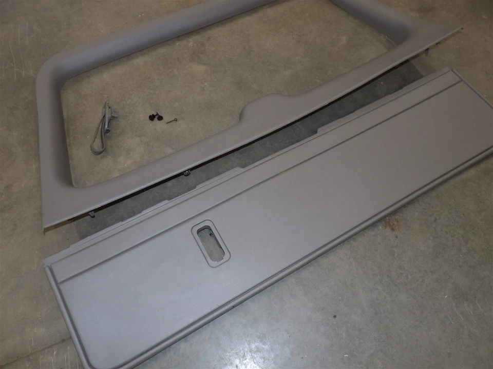 Puerta levadiza superior inferior interior moldura 00-2006 Chevy Tahoe Suburban 922 código peltre Foto 2 de 4