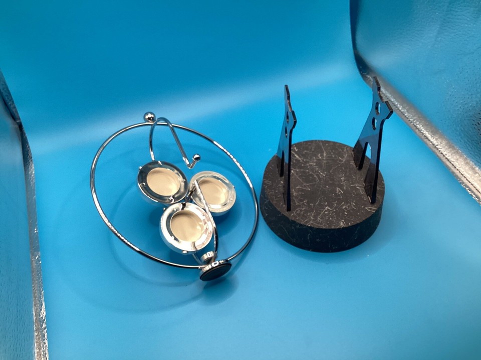 Revolving Gadget Perpetual Motion Desk Office Art Decor Toy