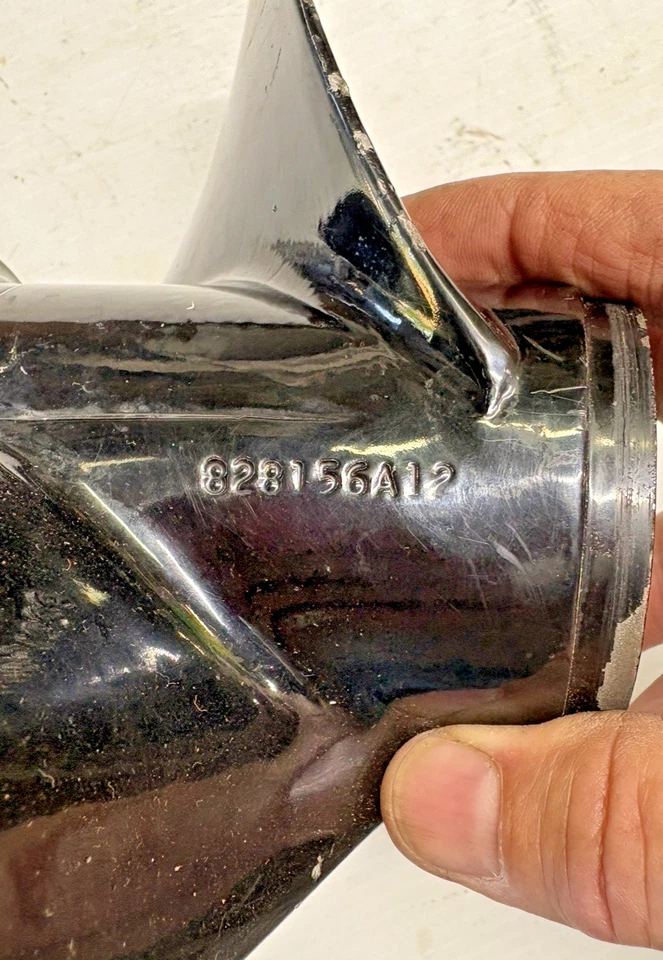 Mercury 9,9 HP 4 tiempos hélice 3 hojas 9x9RH Mercalloy aluminio 828156A12 8 estrías Foto 2 de 4