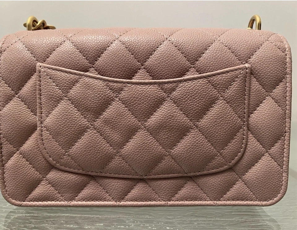 2024 NUEVO CON ETIQUETAS CHANEL Acolchado Cuero Granulado Corazón Bola WOC Cartera con Cadena Solapa Bolso Foto 4 de 4