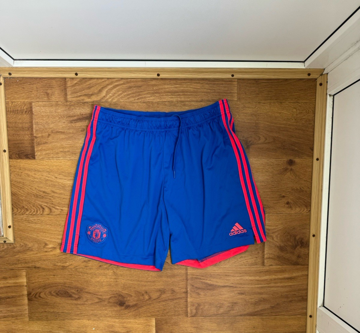MANCHESTER UNITED 2021-2022 FOOTBALL MEN SHORTS AWAY ADIDAS ORIGINAL SIZE  XL