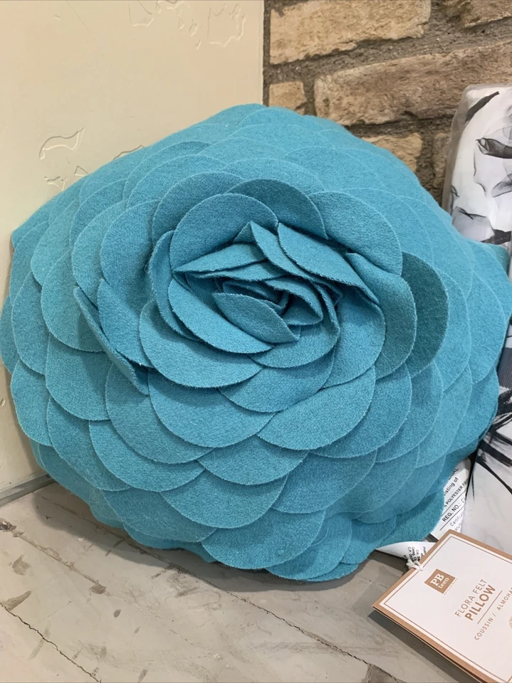 Edredón completo Pottery Barn Monique Lhuillier sombra floral almohada de flores falsas Foto 4 de 4