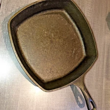 Vintage Lodge 1970s Single Notch Cast Iron Skillet  USA 8SQ2 -  10-1/2",  Heavy