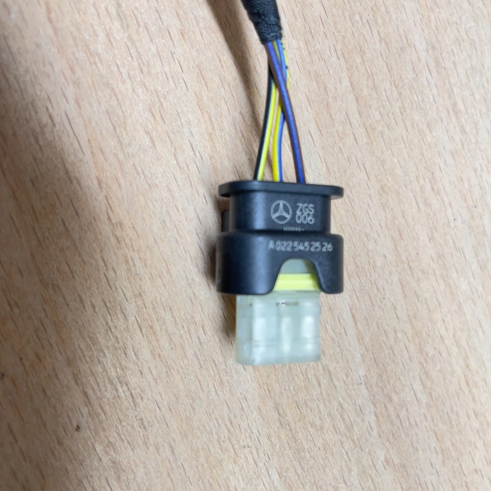 Genuine Mercedes GLA GLC GLE CLA EQC Parking Sensor Plug Front Side A0225452526 - Image 4 of 4