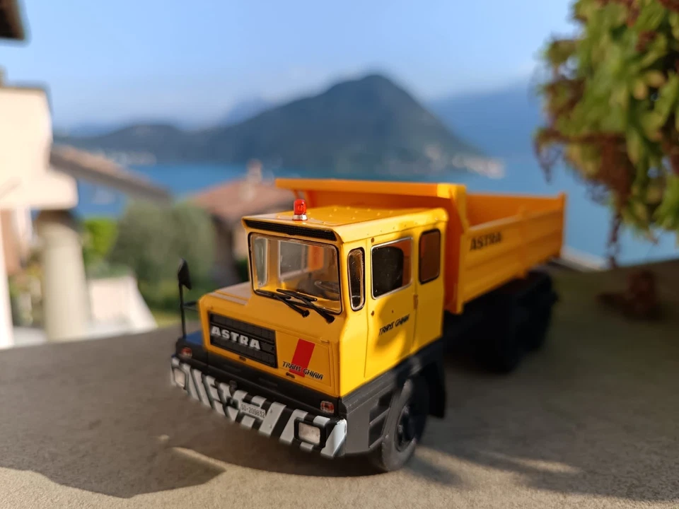 Camion Epoca Vintage Truck IVECO Astra BM21 Trasporto Ghiaia Die Cast Model 1/43 - Immagine 2 di 4