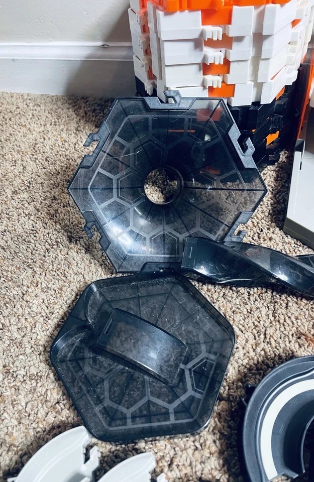 LARGE LOT HEXBUG Nano Hive Habitat Playset w/ Tracks & Accessories + 8 Bugs - Image 4 of 4