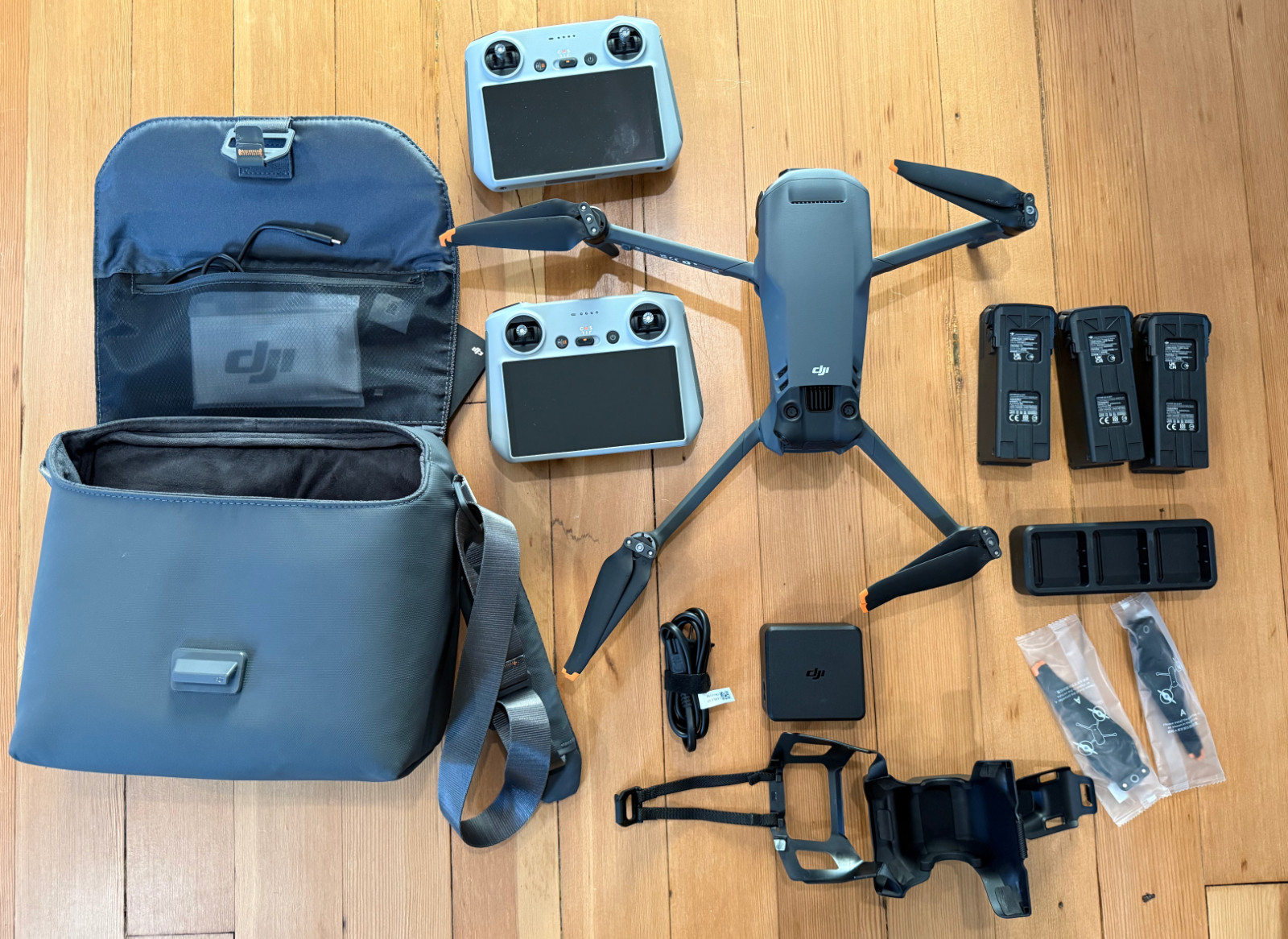 DJI Mavic 3 Pro Drone Fly More Kit