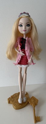 Ever After High Apple White Puppe mit Ständer und Bürste selten
