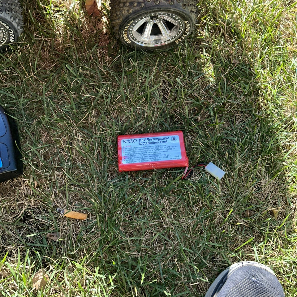 Vintage Nikko Chevrolet Avalanche RC Monster Truck Tested Work Need New Battery - Image 3 of 4