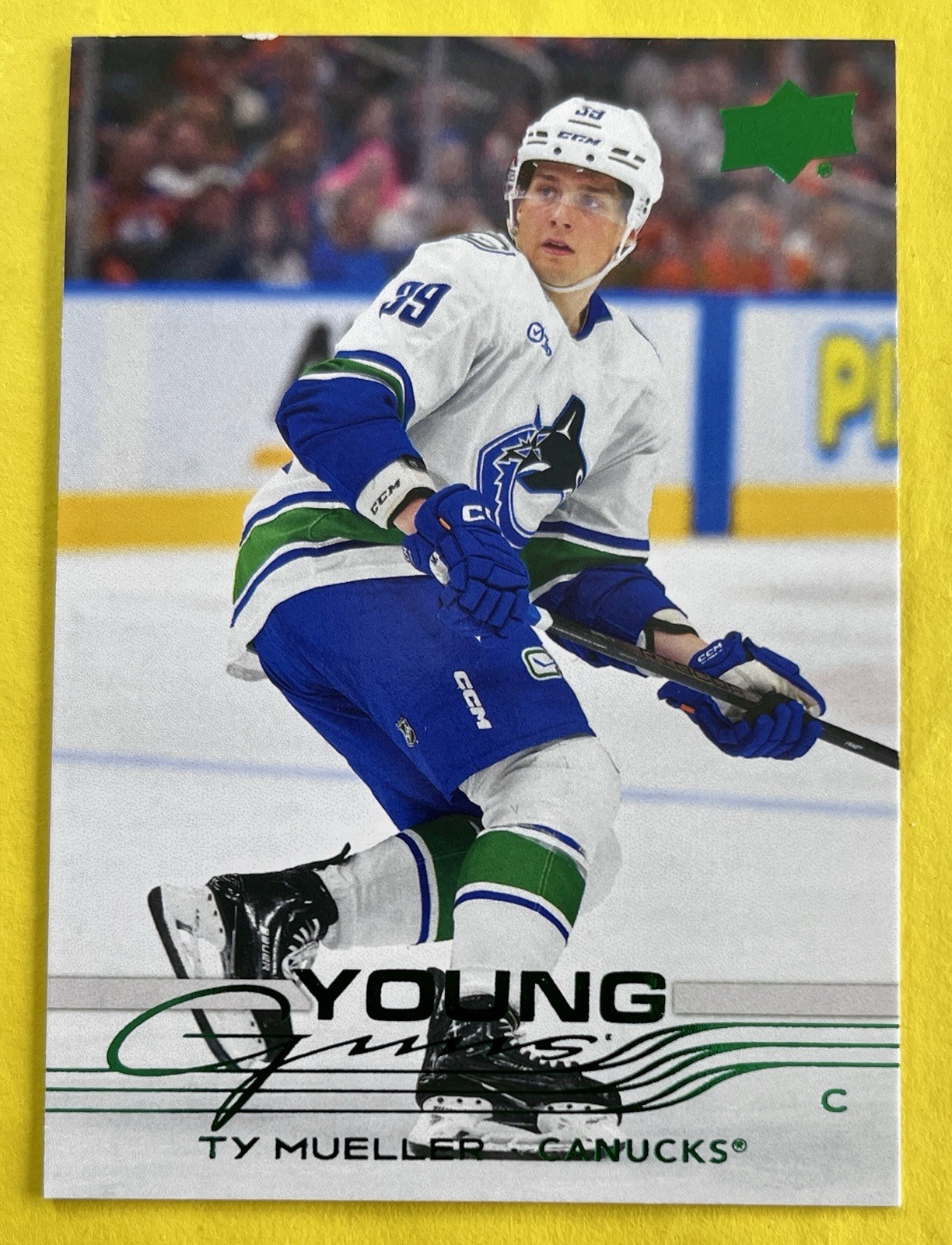 Ty Mueller 2025-26 Upper Deck Series 2 YOUNG GUNS HOLIDAY Rookie #476 (Green)