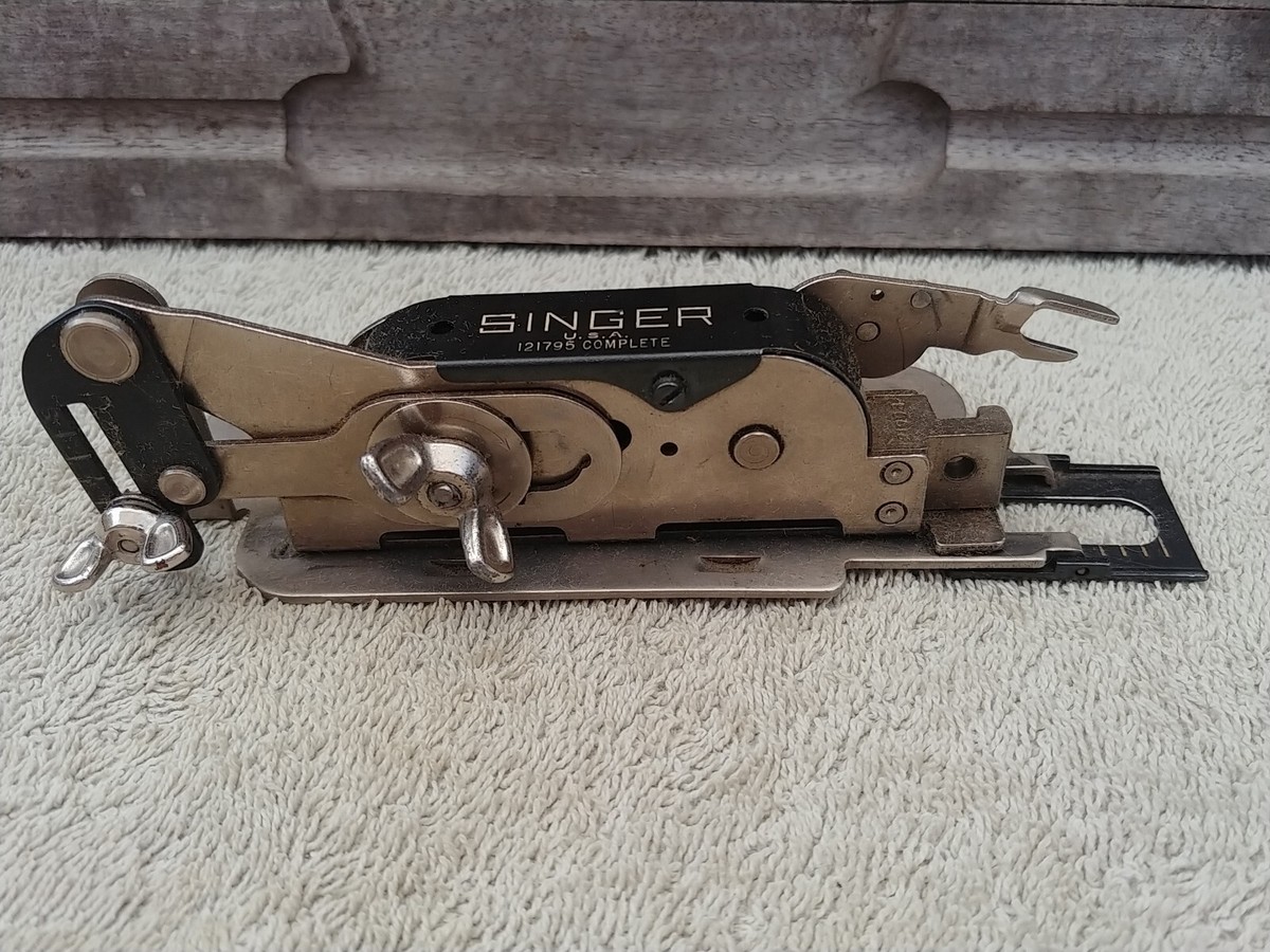 Vintage 1946 SINGER Lockstitch Buttonhole Attachment #121795