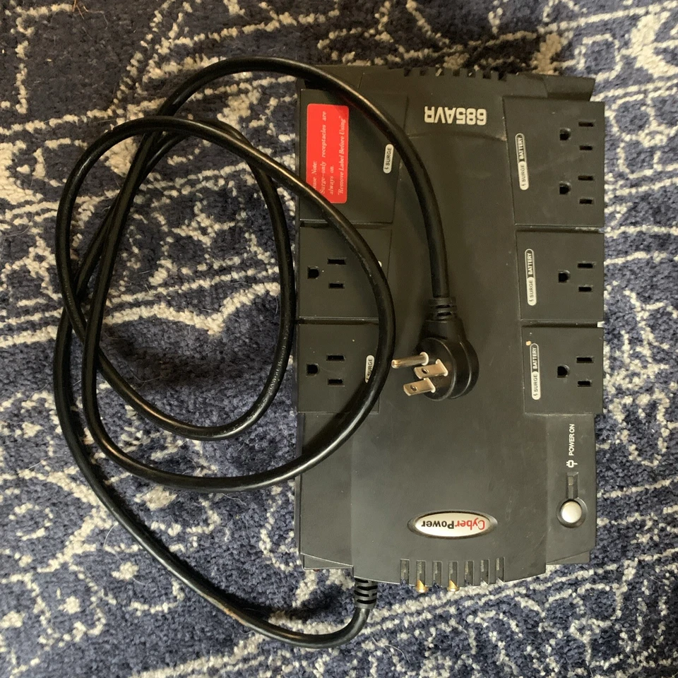 Nuevo sistema de protección contra sobretensiones CyberPower CP685AVRG UPS batería de respaldo 685VA 390W Foto 3 de 4