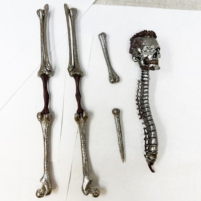 Hot Toys Deadpool & Wolverine Wolverine 1/6 Scale Skull Spine