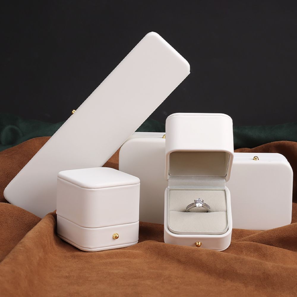 Joyería de cuero PU regalo múltiples especificaciones caja de embalaje de joyas delicada