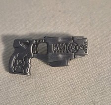 Pin de solapa pistola Taser de peltre X26 de colección