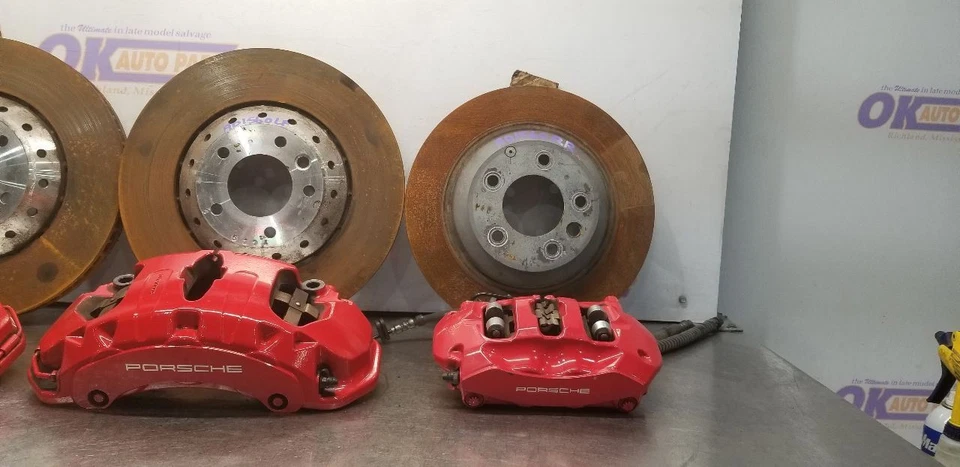 16 PORSCHE CAYENNE GTS 958 BRAKE CALIPER SET WITH ROTORS FRONT AND REAR RED Foto 3 de 4
