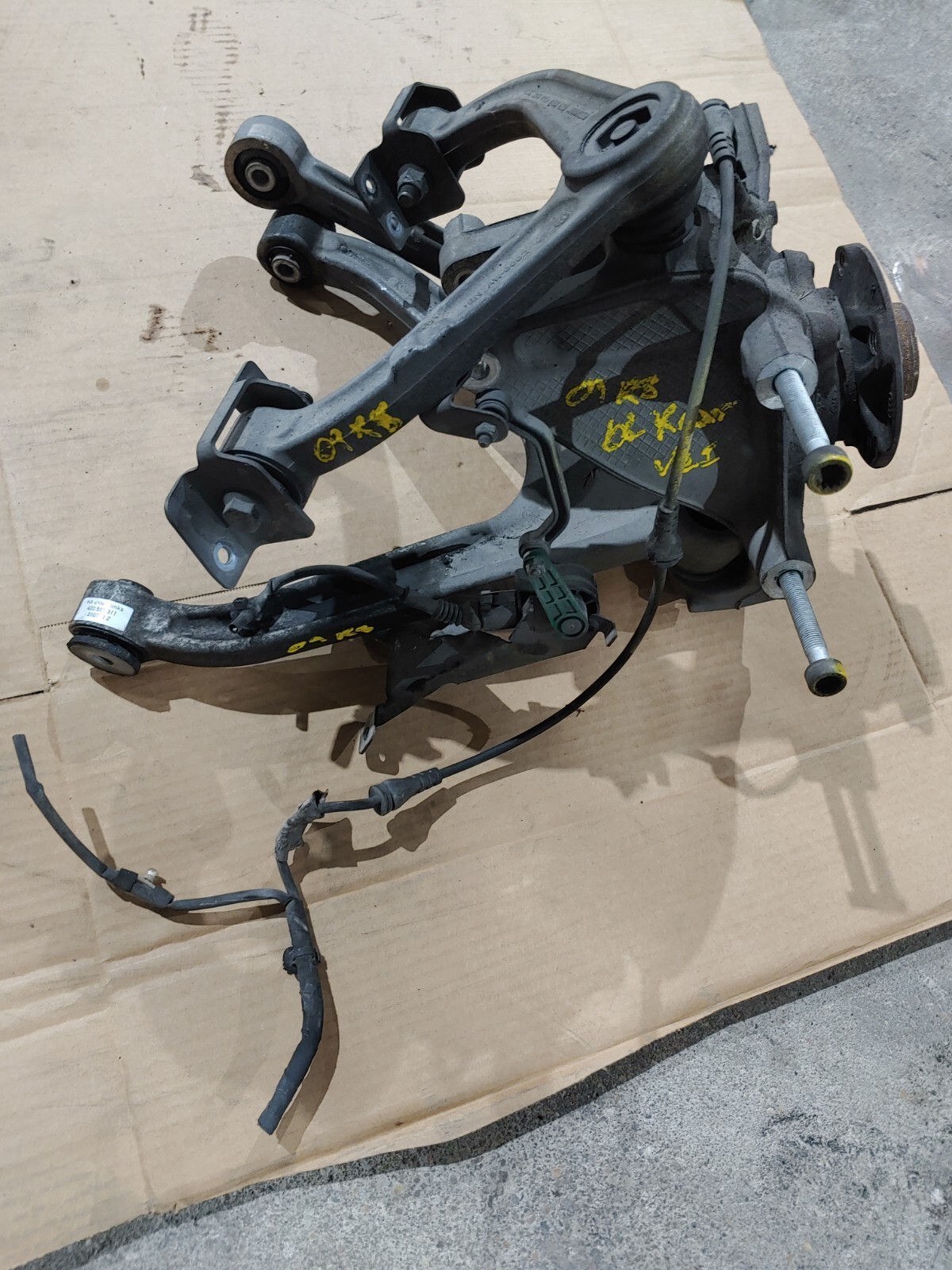 2009 AUDI R8 OEM DRIVER LEFT REAR HUB KNUCKLE SPINDLE CONTROL ARM ASSEMBLY OEM