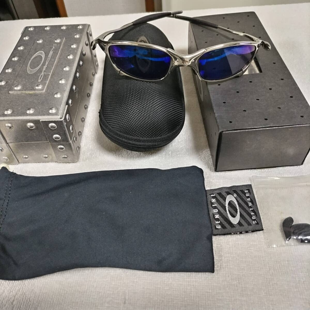 OAKLEY Juliet Romeo X-Metal Ichiro Model Sunglasses Box Case OAKLEY Juliet Romeo X-Metal Ichiro Model Sunglasses Box Case