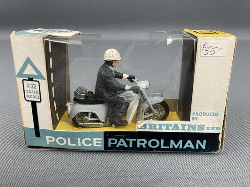 Vintage Britians Police Patrolman Triumph Motorcycle Loud Hailer 1/32 Scale - Picture 5 of 11